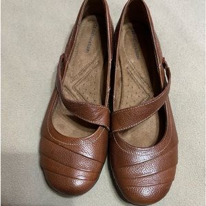 NWOT - Naturalizer Brown Shoes - Size 8